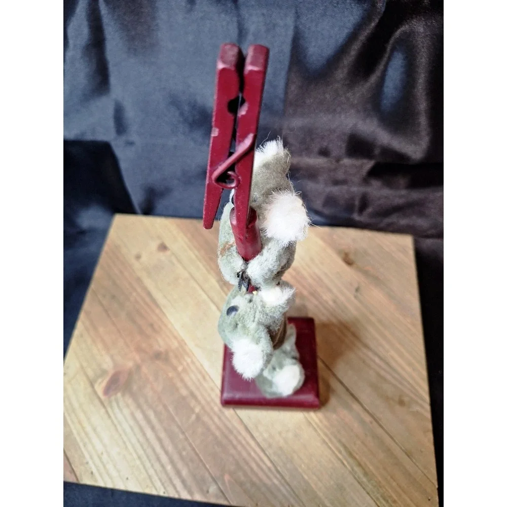 Vintage Koala Bear Souvenir Photo Clip Stand Red Wood Base 4 Fuzzy Koalas